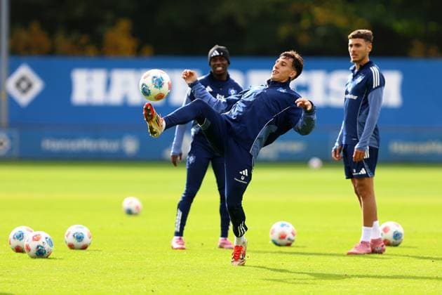24 Nicolas Copaldo (Hamburger SV) Fußball I Herren I Training I Saison 2025-2026 I Hamburger SV I 09.10.2025 I Trainingsplätze Volksparkstadion