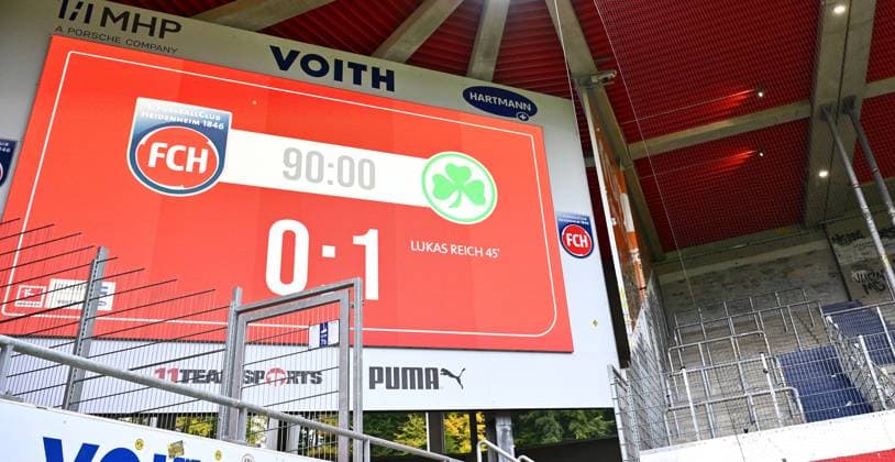 09.10.2025 - Fussball - Saison 2025 2026 - Testspiel Freundschaftsspiel Vorbereitungsspiel : 1. FC Heidenheim FCH - SpVgg Greuther Fürth ( Kleeblatt ) - - xwoxzix - Endergebnis auf Anzeigetafel