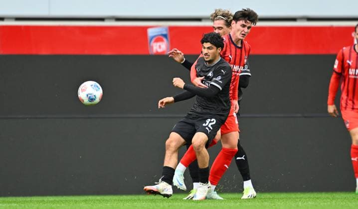 09.10.2025 - Fussball - Saison 2025 2026 - Testspiel Freundschaftsspiel Vorbereitungsspiel : 1. FC Heidenheim FCH - SpVgg Greuther Fürth ( Kleeblatt ) - - xwoxzix - Mehmet Avlayici (32, SpVgg Greuther Fürth ) Thomas Keller (27, 1. FC Heidenheim FCH )