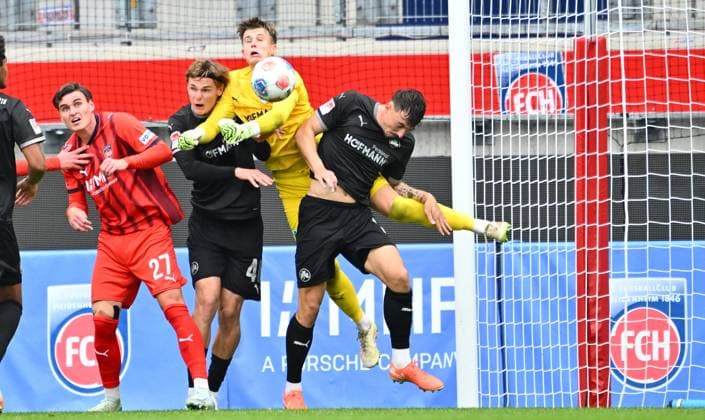 09.10.2025 - Fussball - Saison 2025 2026 - Testspiel Freundschaftsspiel Vorbereitungsspiel : 1. FC Heidenheim FCH - SpVgg Greuther Fürth ( Kleeblatt ) - - xwoxzix - Thomas Keller (27, 1. FC Heidenheim FCH ) Lado Akhalaia (48, SpVgg Greuther Fürth ) Sebastian Jung ( 31, SpVgg Greuther Fürth ) Noah König (17, SpVgg Greuther Fürth )
