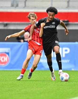 09.10.2025 - Fussball - Saison 2025 2026 - Testspiel Freundschaftsspiel Vorbereitungsspiel : 1. FC Heidenheim FCH - SpVgg Greuther Fürth ( Kleeblatt ) - - xwoxzix - Tobias Weigel (37, 1. FC Heidenheim FCH ) David Abrangao (40, SpVgg Greuther Fürth )