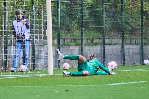 09.10.2025, Fußball, Herren, Testspiel, Freundschaftsspiel, Saison 2025 2026, Holstein Kiel - Aarhus GF Torwart Leopold Wahlsted (Aarhus) Kiel Holstein-Stadion, Projensdorf, T Schleswig-Holstein Deutschland