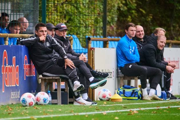 09.10.2025, Fußball, Herren, Testspiel, Freundschaftsspiel, Saison 2025 2026, Holstein Kiel - Aarhus GF Trainer Marcel Rapp (Kiel) Kiel Holstein-Stadion, Projensdorf, T Schleswig-Holstein Deutschland