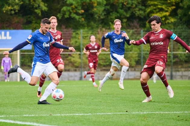 09.10.2025, Fußball, Herren, Testspiel, Freundschaftsspiel, Saison 2025 2026, Holstein Kiel - Aarhus GF Kapitän Steven Skrzybski Kiel Holstein-Stadion, Projensdorf, T Schleswig-Holstein Deutschland