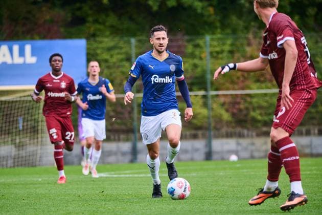 09.10.2025, Fußball, Herren, Testspiel, Freundschaftsspiel, Saison 2025 2026, Holstein Kiel - Aarhus GF Kapitän Steven Skrzybski Kiel Holstein-Stadion, Projensdorf, T Schleswig-Holstein Deutschland