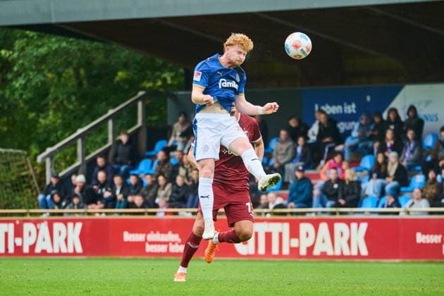 09.10.2025, Fußball, Herren, Testspiel, Freundschaftsspiel, Saison 2025 2026, Holstein Kiel - Aarhus GF Robert Wagner Kopfball Kiel Holstein-Stadion, Projensdorf, T Schleswig-Holstein Deutschland