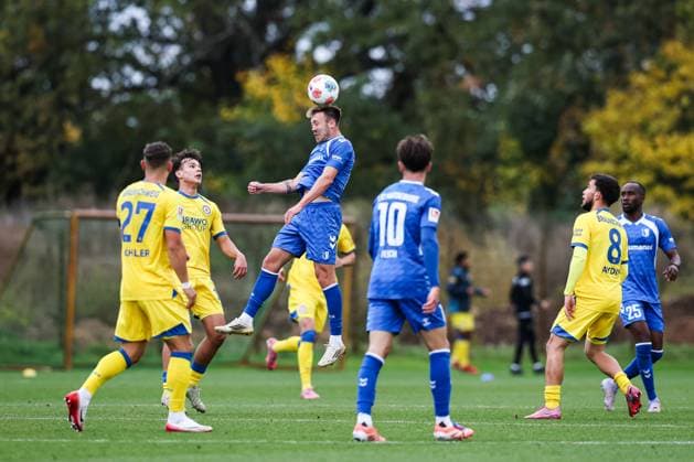 Connor Krempicki (1. FC Magdeburg,13) - 2. Fußball Bundesliga Saison 2025-2026 Testspiel 1. FC Magdeburg vs Eintracht Braunschweig auf dem Trainingsplatz an der Avnet Arena - Aktion,Fußball,Mann,Männer,Deutschland,09.10.2025