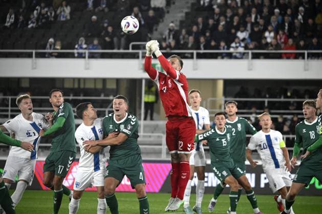 Goalkeeper 12 Tomas Å vedkauskas of Lithuania jumps for the ball during the 2026 FIFA World Cup, WM, Weltmeisterschaft, Fussball qualification UEFA Group G football match Finland vs Lithuania in Helsinki, Finland on October 9, 2025. Helsinki Finland LKFTJK20251009192619HKRE  Copyright: xMarkkuxUlanderx LKFTJK20251009192619HKRE