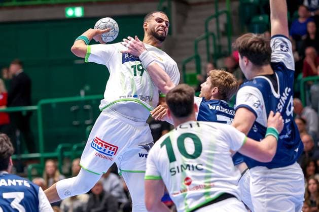 09.10.2025, Handball, HBL, Bergischer HC - HSG Wetzlar, Unihalle Wuppertal: Philipp Ahouansou (HSG Wetzlar 19) beim Wurft auf das Tor Nordrhein-Westfalen Deutschland