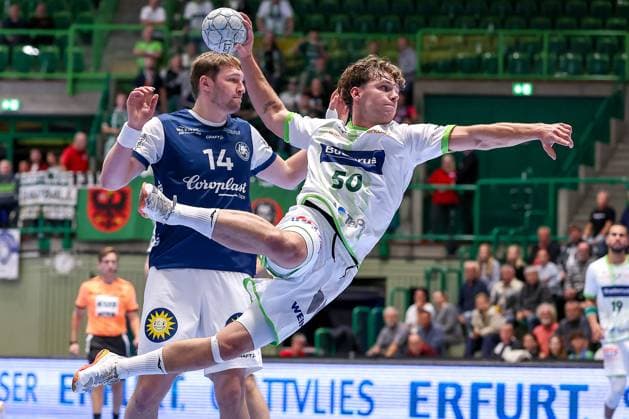 09.10.2025, Handball, HBL, Bergischer HC - HSG Wetzlar, Unihalle Wuppertal: Lion Zacharias (HSG Wetzlar 50) wirft an Gerdas Babarskas (BHC 14) vorbei auf das Tor Nordrhein-Westfalen Deutschland