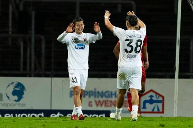 Cologne Cup 2025; 09.10.2025 Soichiro Kozuki (Viktoria Köln, 41) jubelt mit Samuele Carella (Viktoria Köln, 38) nach dessen Tor zum 1:0 beim Cologne Cup 2025 im Spiel 1. FC Köln gegen Viktoria Köln am 09.10.2025 im Südstadion in Köln Copyright: xBEAUTIFULxSPORTS Meuselx