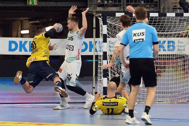 09.10.2025, xrekx, Handball Daikin HBL, Rhein Neckar Loewen - Frisch AUF! Göppingen v.l. Jannik Kohlbacher (Rhein-Necker Loewen) Ludvig Jurmala Aström Astroem (FRISCH AUF! Goeppingen) (DFL DFB REGULATIONS PROHIBIT ANY USE OF PHOTOGRAPHS as IMAGE SEQUENCES and or QUASI-VIDEO) Mannheim