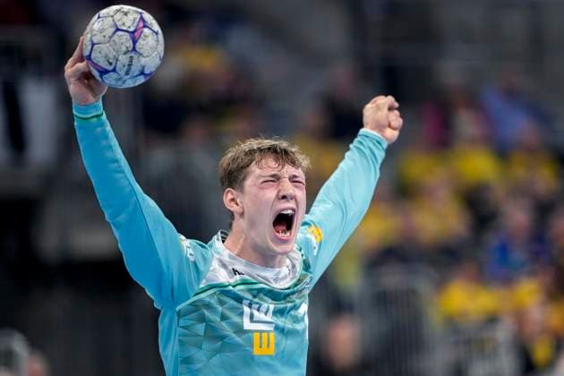Julian Buchele (Torwart, Göppingen, 1), Einzelbild, Einzelfoto, Aktion, Action, Jubel, jubeln, jubelt, celebration, Freude, freuen, freut sich, zuversichtlich, optimistisch, positiv, Spielszene, 09.10.2025, Mannheim (Deutschland), Handball, Bundesliga, Rhein-Neckar Löwen - Frisch Auf Göppingen *** Julian Buchele Goalkeeper, Göppingen, 1 , single picture, single photo, action, action, cheer, cheers, celebration, joy, rejoice, rejoicing, confident, optimistic, positive, game scene, 09 10 2025, Mannheim Germany , Handball, Bundesliga, Rhein Neckar Löwen Frisch Auf Göppingen xozx