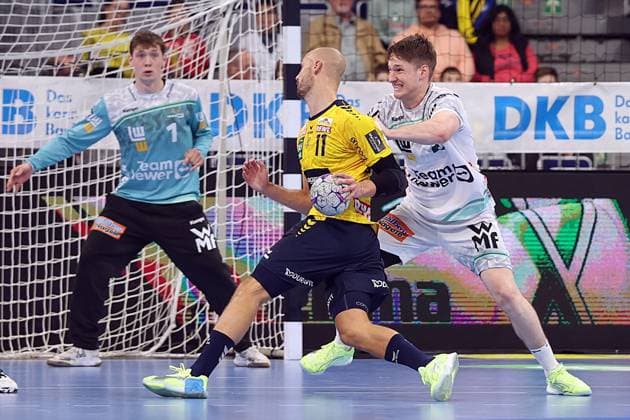 09.10.2025, xrekx, Handball Daikin HBL, Rhein Neckar Loewen - Frisch AUF! Göppingen v.l. Julian Buchele (FRISCH AUF! Goeppingen) Lukas Sandell (Rhein-Necker Loewen) Oskar Neudeck (FRISCH AUF! Goeppingen) (DFL DFB REGULATIONS PROHIBIT ANY USE OF PHOTOGRAPHS as IMAGE SEQUENCES and or QUASI-VIDEO) Mannheim
