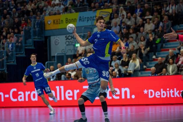 Miro Schluroff, Rueckraum, (VfL Gummersbach 15), Julian Koester, Rueckraum, (VfL Gummersbach 7), VfL Gummersbach vs. HC Erlangen, Daikin Handball Bundesliga, Herren , 8. Spieltag, 09.10.2025 Gummersbach NRW Deutschland