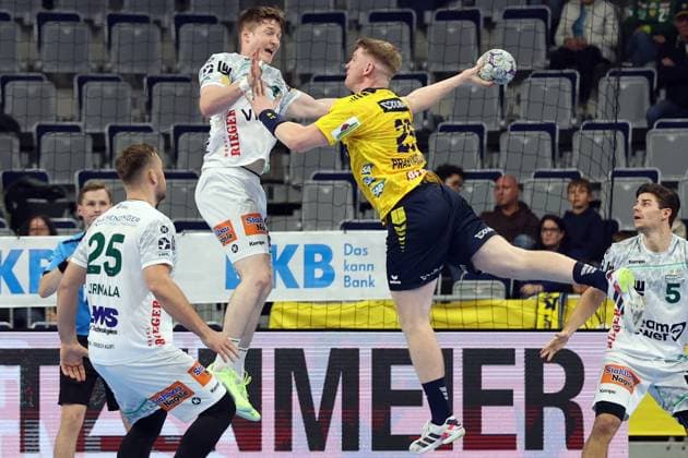 09.10.2025, xrekx, Handball Daikin HBL, Rhein Neckar Loewen - Frisch AUF! Göppingen v.l. Oskar Neudeck (FRISCH AUF! Goeppingen) Haukur Thrastarson (Rhein-Necker Loewen) (DFL DFB REGULATIONS PROHIBIT ANY USE OF PHOTOGRAPHS as IMAGE SEQUENCES and or QUASI-VIDEO) Mannheim