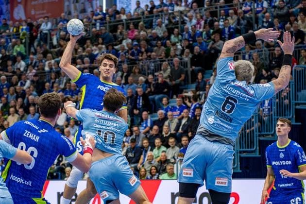 Daikin Handball Bundesliga, VfL Gummersbach - HC Erlangen 09.10.2025 ät?pán Zeman (VfL Gummersbach, 66), Florian Scheerer (HC Erlangen 10), Julian Köster (VfL Gummersbach, 7), Marek Nissen (HC Erlangen 6), ; Daikin Handball Bundesliga, VfL Gummersbach - HC Erlangen 09.10.2025 Copyright: xBEAUTIFULxSPORTS Erlhofx