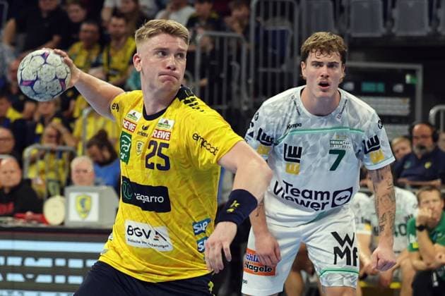 09.10.2025, xrekx, Handball Daikin HBL, Rhein Neckar Loewen - Frisch AUF! Göppingen v.l. Haukur Thrastarson (Rhein-Necker Loewen) Victor Klöve Kloeve (FRISCH AUF! Goeppingen) (DFL DFB REGULATIONS PROHIBIT ANY USE OF PHOTOGRAPHS as IMAGE SEQUENCES and or QUASI-VIDEO) Mannheim