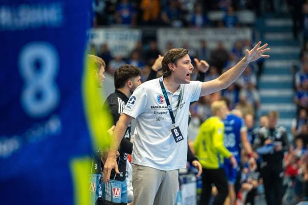 Johannes Sellin, Cheftrainer, (HC Erlangen),VfL Gummersbach vs. HC Erlangen, Daikin Handball Bundesliga, Herren , 8. Spieltag, 09.10.2025 Gummersbach NRW Deutschland