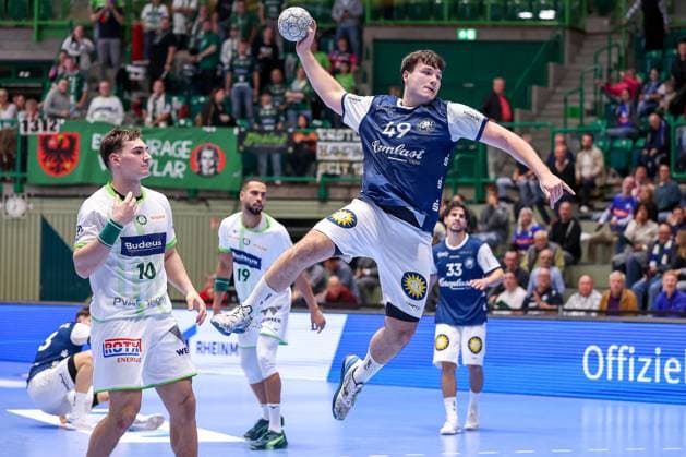 09.10.2025, Handball, HBL, Bergischer HC - HSG Wetzlar, Unihalle Wuppertal: Aron Seesing (BHC 49) beim Wurf auf das Tor Nordrhein-Westfalen Deutschland