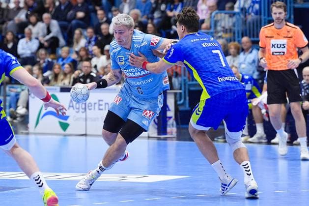 09.10.2025, xydrx, Handball, 1.HBL, VFL Gummersbach - HC Erlangen, Schwalbe-Arena: Marek Nissen (HC Erlangen 6) im Zweikampf gegen Julian Koester (VFL Gummersbach 7) Nordrhein-Westfahlen Deutschland