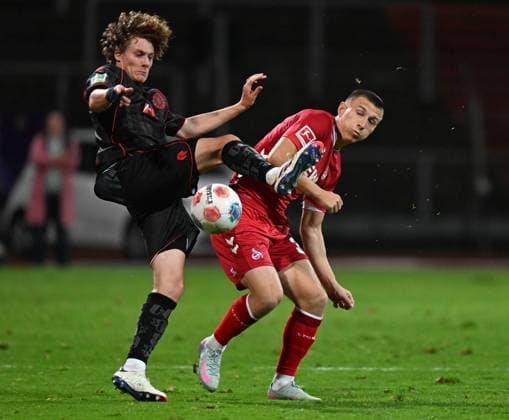 09.10.2025, xophax, Fussball Bundesliga 2025 Testspiel Cologne Cup Länderspielpause 1.FC Köln gegen Fortuna Köln Seymour Fünfer , links ( Fortuna Köln ) und Kristoffer Lund , rechts ( 1.FC Köln ) Köln