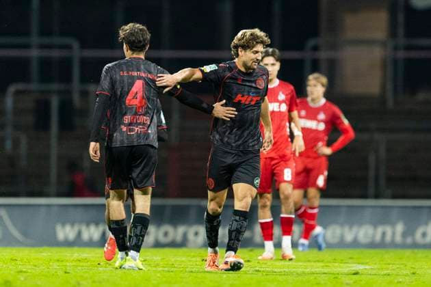 Cologne Cup 2025; 09.10.2025 Enzo Wirtz (Fortuna Köln, 9) jubelt nach seinem Tor zum 1:1 Ausgleich mit Vleron Statovci (Fortuna Köln, 4) beim Cologne Cup 2025 im Spiel 1. FC Köln gegen Fortuna Köln am 09.10.2025 im Südstadion in Köln Copyright: xBEAUTIFULxSPORTS Meuselx