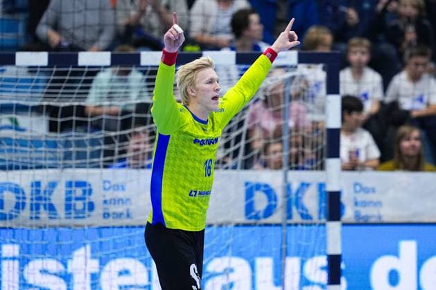 09.10.2025, xydrx, Handball, 1.HBL, VFL Gummersbach - HC Erlangen, Schwalbe-Arena: Bertram Obling (VFL Gummersbach 16) jubelnd, Nordrhein-Westfahlen Deutschland