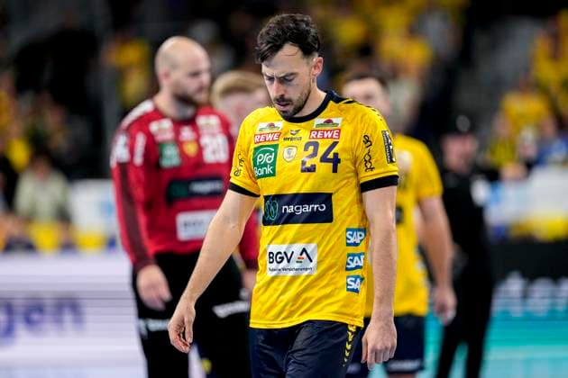 Patrick Groetzki (RNL, 24), Spieler der Rhein-Neckar-Löwen, Einzelbild, Einzelfoto, Aktion, Action, enttäuscht über das Unentschieden, nur remis, Enttäuschung nach dem Schlusspfiff, Highlight, Punktverlust, Frustration, disappointed, pessimistisch, 09.10.2025, Mannheim (Deutschland), Handball, Bundesliga, Rhein-Neckar Löwen - Frisch Auf Göppingen