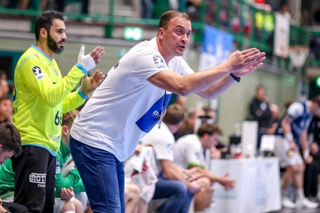 09.10.2025, Handball, HBL, Bergischer HC - HSG Wetzlar, Unihalle Wuppertal: Cheftrainer Momir Ilic (HSG Wetzlar hc) wild gestikulierend an der Seitenlinie Nordrhein-Westfalen Deutschland