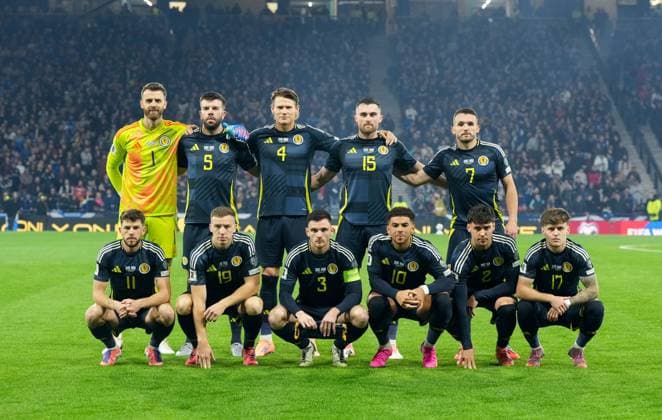 Scotland players team group, Mannschaftsbild, Totale before kick off. Scotland v Greece, FIFA 2026 World Cup Qualifying, Group C, Football, Hampden Park, Glasgow, Scotland, UK - 09 Oct 2025Glasgow Hampden Park United Kingdom EDITORIAL USE ONLY No use with unauthorised audio, video, data, fixture lists, club league logos or live services. Online in-match use limited to 120 images, no video emulation. No use in betting, games or single club league player publications.  Copyright: xStuartxWallace Shutterstockx 15522896ad