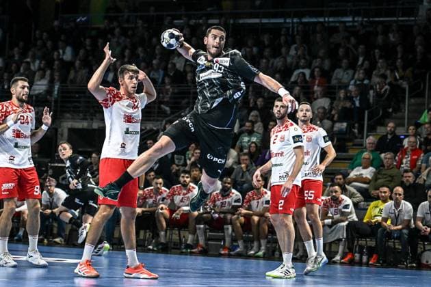 09.09.2025, xlakx, Handball - EHF Champions League Fuechse Berlin - Dinamo Bukarest v.l. Mijajlo Marsenic (Fuechse Berlin) setzt zum Sprungwurf an Berlin