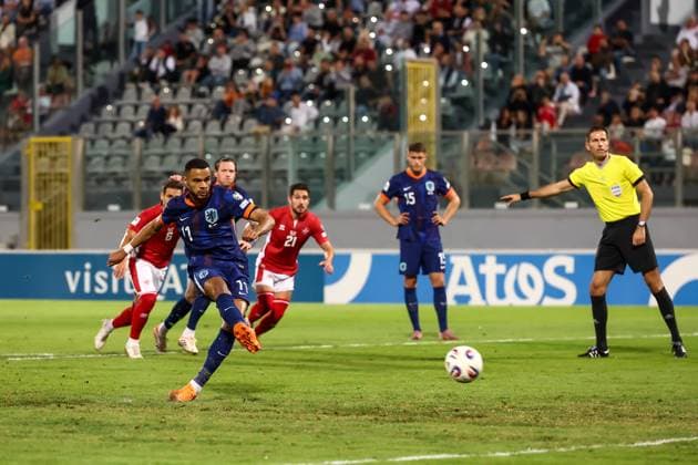 TA QALI , 09-10-2025 , National stadium , season 2025 2026 , UEFA WC Qualifying round football , match day 7 , match between Malta and Netherlands , picture shows penalty scored by Netherlands player Cody Gapko Malta - Netherlands  x31439888x Copyright: