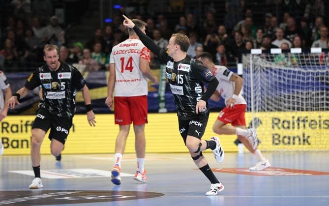 Tobias Schjoelberg Groendahl jubelt nach Torerfolg Freude Emotion Jubel Handball CL Championsleague Champions League Herren 4. Spieltag Saison 2025 2026 09.10.2025 Füchse Berlin vs. Dinamo Bukarest in der Max Schmeling Halle