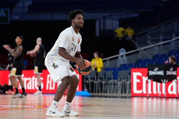 October 9, 2025, Madrid, Madrid, Spain: Andres Feliz of Real Madrid warms up during the Turkish Airlines Euroleague 2025 26 League Phase MD3, match played between Real Madrid and LDLC ASVEL Villeurbanne at Movistar Arena on October 09, 2025 in Madrid, Spain. Madrid Spain - ZUMAa181 20251009_zaa_a181_313 Copyright: xDennisxAgyemanx