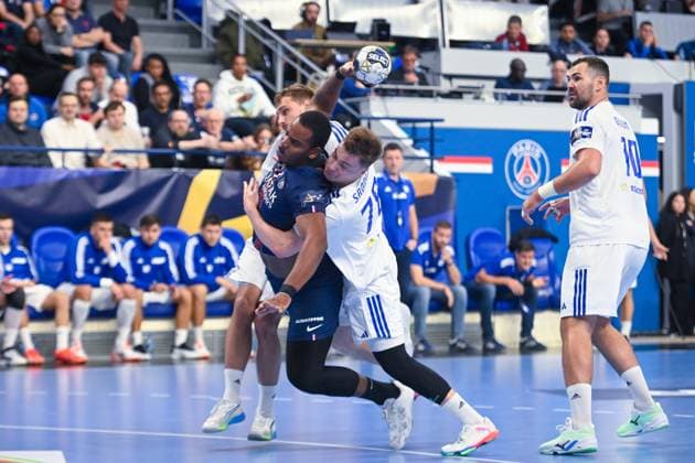 HANDBALL : PSG vs Zagreb - Ligue des Champions - 09 10 2025 Loredon Gautier ( 97 - PSG ) during the EHF Champins League match between Paris Saint Germain and HC Zagreb at Salle Pierre De Coubertin on October 09, 2025 in Paris, France. ( Photo by Federico Pestellini PSNewz ) - ParisFrance  Copyright: xFedericoxPestellinix