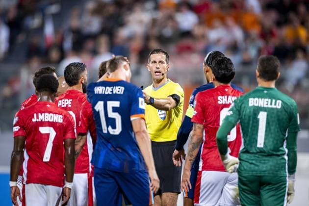 ATTARD - (l-r) Referee Duje Strukan at the National Stadium during the Dutch national team, Nationalteam s 2026 FIFA World Cup, WM, Weltmeisterschaft, Fussball qualifying match against Malta. ANP KOEN VAN WEEL xVIxANPxSportx xxANPxIVx 538794520 originalFilename: 538794520.jpg