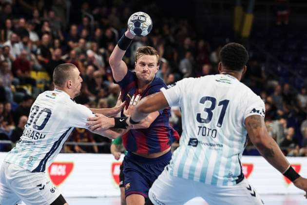 October 9, 2025, Barcelona, Barcelona, SPAIN: Jonathan Carlsbogard of FC Barcelona, Barca in action during the EHF Champions League 2025 26 group phase, handball match played between FC Barcelona and OTP Bank - Pick Szeged at Palau Blaugrana on October 09, 2025 in Barcelona, Spain. Barcelona SPAIN - ZUMAa181 20251009_zaa_a181_416 Copyright: xJavierxBorregox