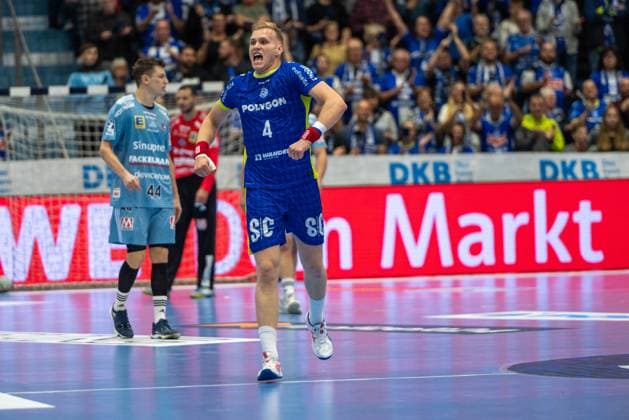 Ellidi Snaer Vidarsson, Kreislaeufer, (VfL Gummersbach 4), Christoph Steinert, Rueckraum (HC Erlangen 44), VfL Gummersbach vs. HC Erlangen, Daikin Handball Bundesliga, Herren , 8. Spieltag, 09.10.2025 Gummersbach NRW Deutschland