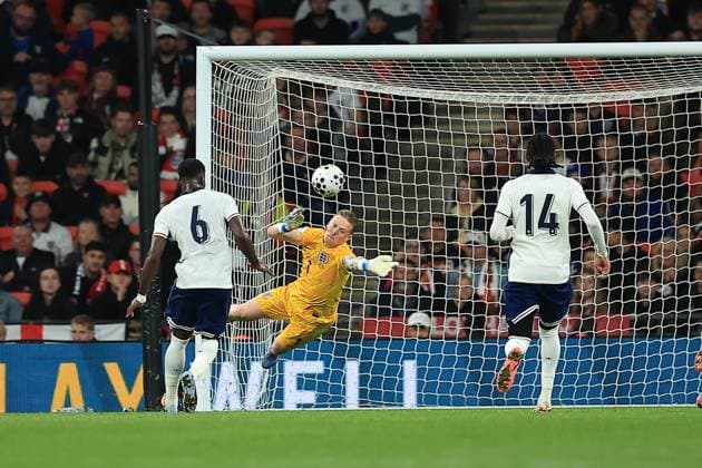 England v Wales Friendly 09 10 2025. SAVE England Goalkeeper Jordan Pickford (1) pulls off a great reaction save during the Friendly match between England and Wales at Wembley Stadium, London, England on 9 October 2025. London Wembley Stadium Greater London England Editorial use only , Copyright: xChrisxFoxwellx PSI-23006-0026