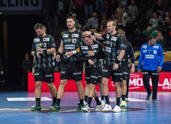 Handball, Herren, Saison 2025 2026, Champions League (Gruppe A, 4. Spieltag), Füchse Berlin - Dinamo Bukarest, v.l. Fabian Wiede (Füchse Berlin), Mijajlo Marsenic (Füchse Berlin), Tobias Gröndahl (Füchse Berlin), Max Darj (Füchse Berlin), Jubel nach Abpfiff, 09.10.2025, Copyright: xSebastianxRäppold MatthiasxKochx