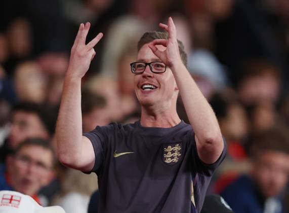London, England, 9th October 2025. A England fan signals the score during the England vs Wales International Friendly, Länderspiel, Nationalmannschaft match at Wembley Stadium, London. Picture credit should read: Paul Terry Sportimage EDITORIAL USE ONLY. No use with unauthorised audio, video, data, fixture lists, club league logos or live services. Online in-match use limited to 120 images, no video emulation. No use in betting, games or single club league player publications. SPI_035_PT_Eng_Wal SPI-4207-0083