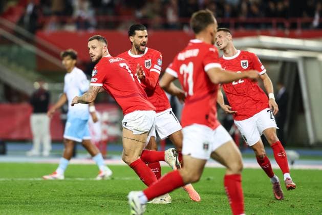 SOCCER - FIFA WC quali, AUT vs SMR VIENNA,AUSTRIA,09.OCT.25 - SOCCER - FIFA World Cup, WM, Weltmeisterschaft, Fussball 2026, European Qualifiers, group stage, OEFB international match, Länderspiel, Nationalmannschaft Austria vs San Marino. Image shows the rejoicing of Marko Arnautovic, Florian Grillitsch and Raul Florucz (AUT).  GEPAxpictures xArminxRauthner