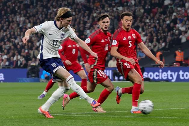 England v Wales International Friendly, Länderspiel, Nationalmannschaft Anthony Gordon of England has a shot on goal during the International Friendly match at Wembley Stadium, London UK Newspapers OUT Copyright: xPaulxChestertonx FIL-22337-0106