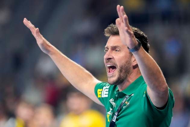 Benjamin Matschke (Ben Matschke, Trainer, Cheftrainer, Göppingen), gibt Anweisungen, gestikuliert, mit den Armen gestikulieren, Einzelbild, Einzelfoto, Aktion, Action, 09.10.2025, Mannheim (Deutschland), Handball, Bundesliga, Rhein-Neckar Löwen - Frisch Auf Göppingen