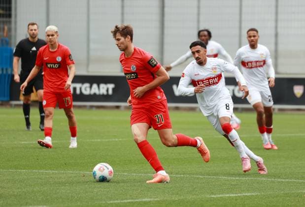 09.10.25 VfB Stuttgart - SV Elversberg Deutschland, Stuttgart, 09.10.2025, Fussball, Bundesliga, Testspiel, VfB Stuttgart - SV Elversberg: v.l. Maximilian Rohr (SV Elversberg), Tiago Tomas (VfB Stuttgart).