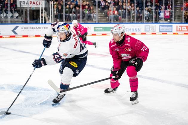 09.10.2025 - Eishockey - Saison 2025 2026 - Penny DEL - Nürnberg Ice Tigers Icetigers - Red Bull München - ThHa - xthxhax - Phillip Sinn (43, Red Bull München, RBM ) Roman Kechter (73, Nürnberg Ice Tigers, NIT ) *** 09 10 2025 Ice Hockey Season 2025 2026 Penny DEL Nuremberg Ice Tigers Icetigers Red Bull Munich ThHa xthxhax Phillip Sinn 43, Red Bull Munich, RBM Roman Kechter 73, Nuremberg Ice Tigers, NIT