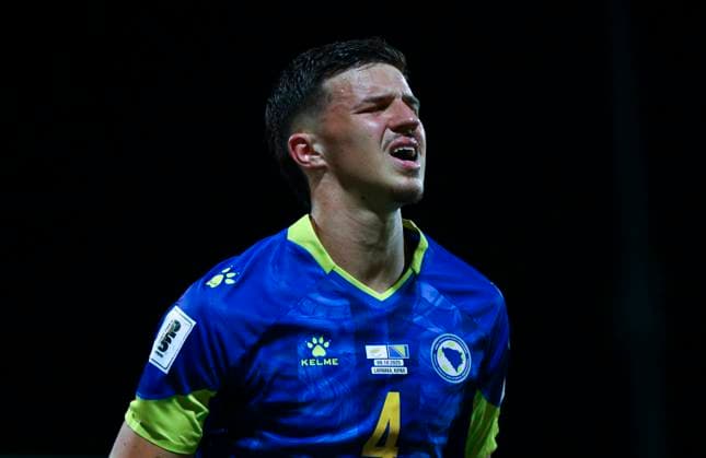 Cyprus Bosnia WCup Soccer Tarik Muharemovic leaves the field after sustaining an injury during a World Cup qualifying soccer match between Cyprus and Bosnia and Herzegovina at the AEK Arena in Larnaca. Cyprus, Thursday, October 9, 2025 Larnaca Cyprus  Copyright: xDanilxShamkinx originalFilename:shamkin-notitle251009_npqO8.jpg