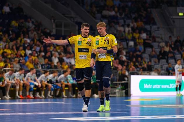 Rhein-Neckar Löwen vs Frisch Auf Göppingen DAIKIN Handball Bundesliga Halil Jaganjac (Rhein-Neckar Löwen) and Edwin Aspenbäck (Rhein-Neckar Löwen) during the DAIKIN Handball Bundesliga 2025 26 match between Rhein-Neckar Löwen and Frisch Auf Göppingen at SAP Arena in Mannheim, Germany, on October 8, 2025. (Photo by Kadir Caliskan Middle East Images) Mannheim Baden-Wurttemberg Germany Copyright: xKadirxCaliskanx