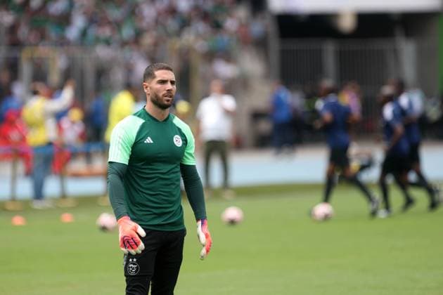 Algerie vs la Somalie qualification pour la Coupe du Monde de la Le gardien Algerien Luca Zidane s echauffe avant le match de qualification pour la Coupe du Monde de la FIFA 2026 entre la Somalie et l Algerie a Oran, le 9 octobre 2025 (Photo by Billel Bensalem APP) oran Algerie Copyright: xAPPxAlgeriexPressxPhotosxBillelxBensalemx xAPPx IMG_3167